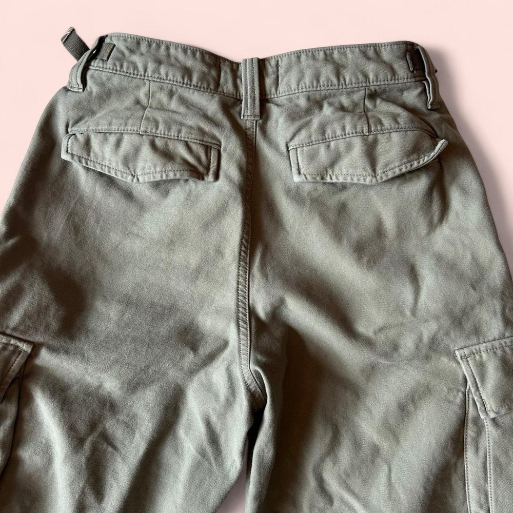 Aritzia TNA Supply Relaxed Cargo Pants in Utility Green- 26” waist ( 0 ) - Picture 5 of 11
